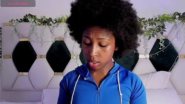 EmmaSanzz  online show from 01.30.25