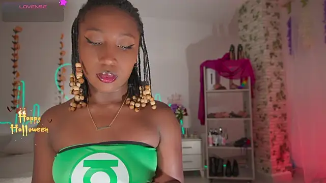 EmmaSanzz  online show from 10.28.25