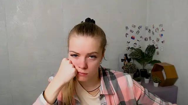 AliceFlirtt  online show from 11.25.25