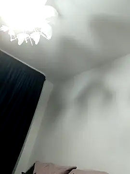 LaraJuicyxx online show from 12.04.24