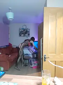 Snapshot of irishtommy1986 chatting on 12.23.24 irishtommy1986 online show from 12.23.24