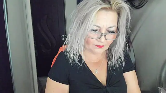 Snapshot of IryshAlice chatting on 10.03.25 IryshAlice online show from 10.03.25
