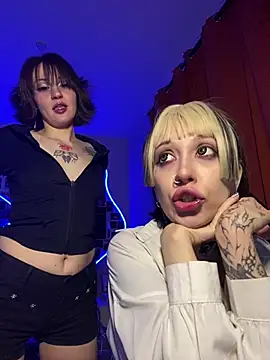 Snapshot of Dooubletroublee chatting on 02.14.26 Dooubletroublee online show from 02.14.26