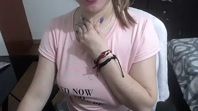 Snapshot of Luna_girlhot_ chatting on 02.08.25 Luna girlhot  online show from 02.08.25