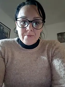 Snapshot of fekete_demon chatting on 12.22.25 fekete demon online show from 12.22.25