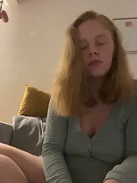 Snapshot of daddyscumprincess chatting on 10.31.25 daddyscumprincess online show from 10.31.25