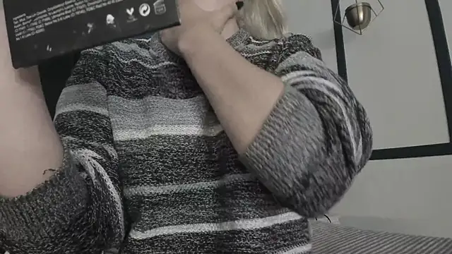 Snapshot of Adeelinee chatting on 01.23.25 Adeelinee online show from 01.23.25