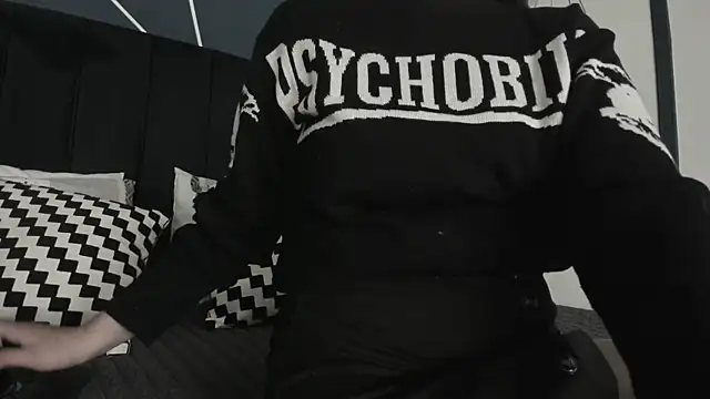 Snapshot of Adeelinee chatting on 01.30.25 Adeelinee online show from 01.30.25