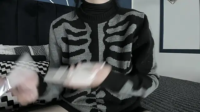 Snapshot of Adeelinee chatting on 02.13.25 Adeelinee online show from 02.13.25