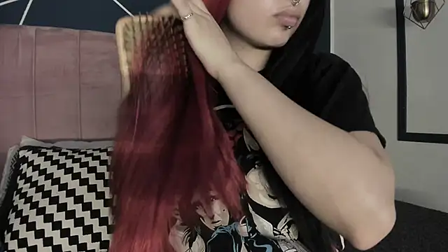 Snapshot of Adeelinee chatting on 03.20.25 Adeelinee online show from 03.20.25