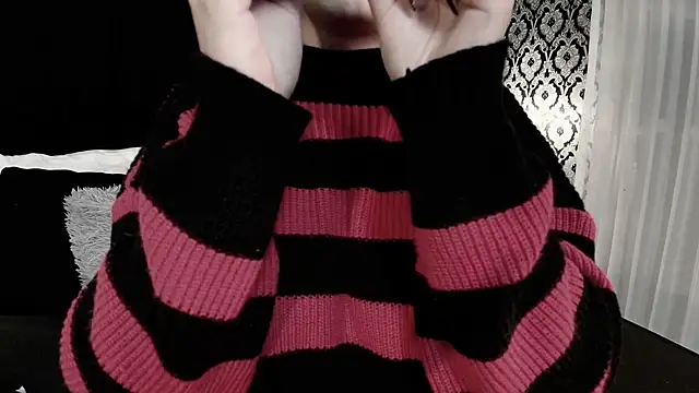 Snapshot of Adeelinee chatting on 10.23.25 Adeelinee online show from 10.23.25