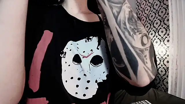 Snapshot of Adeelinee chatting on 10.24.25 Adeelinee online show from 10.24.25