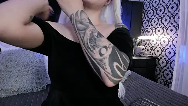 Snapshot of Adeelinee chatting on 11.07.25 Adeelinee online show from 11.07.25