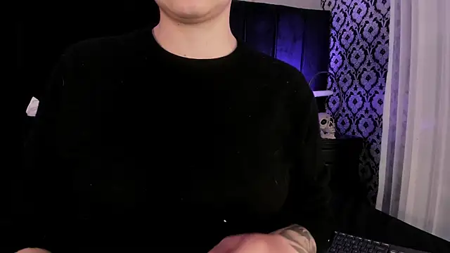 Snapshot of Adeelinee chatting on 12.03.25 Adeelinee online show from 12.03.25