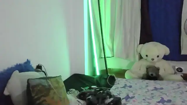 Snapshot of ximenajimenez chatting on 12.17.25 ximenajimenez online show from 12.17.25