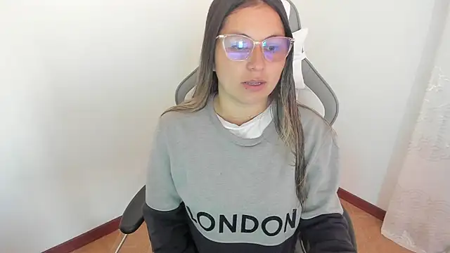 Snapshot of samantha__wilson chatting on 01.07.25 samantha wilson online show from 01.07.25