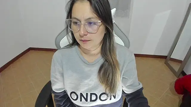 Snapshot of samantha__wilson chatting on 02.05.25 samantha wilson online show from 02.05.25