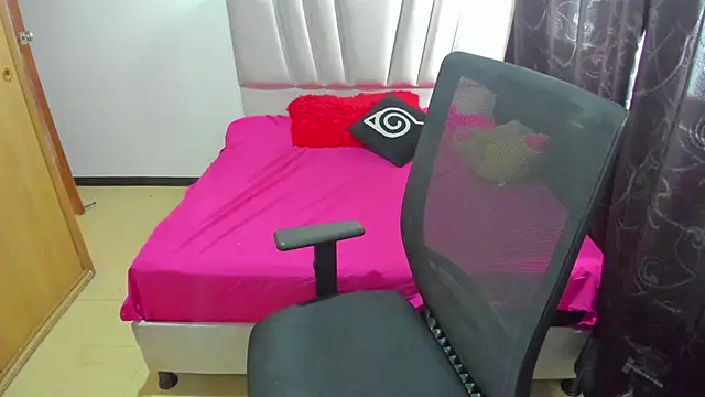 Snapshot of samantha__wilson chatting on 10.31.25 samantha wilson online show from 10.31.25