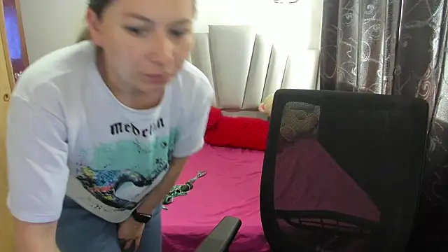 Snapshot of samantha__wilson chatting on 11.04.25 samantha wilson online show from 11.04.25