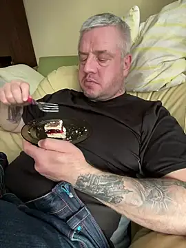 Snapshot of Evolite123 chatting on 03.15.25 Evolite123 online show from 03.15.25