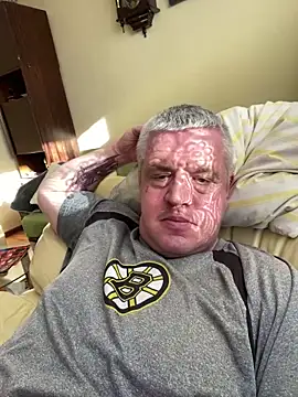 Snapshot of Evolite123 chatting on 03.18.25 Evolite123 online show from 03.18.25