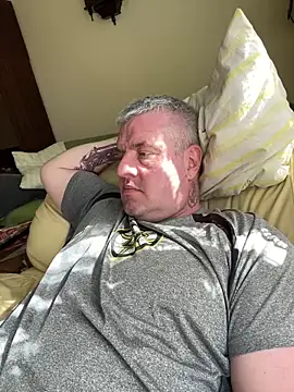 Snapshot of Evolite123 chatting on 03.19.25 Evolite123 online show from 03.19.25