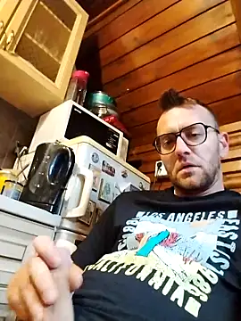 Snapshot of tomee83 chatting on 11.14.25 tomee83 online show from 11.14.25