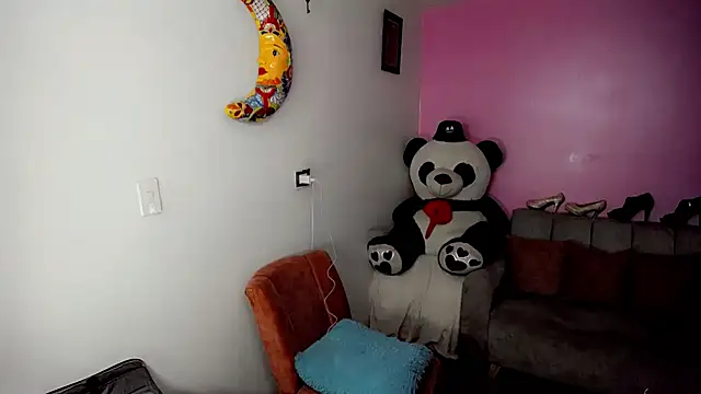 Snapshot of SweetKim21 chatting on 02.13.25 SweetKim21 online show from 02.13.25