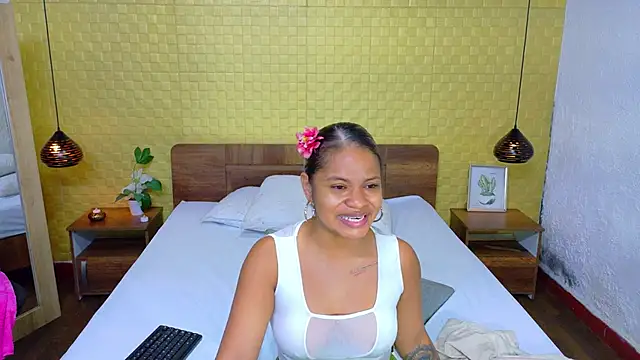 Snapshot of Squirter_pussybomb chatting on 02.07.25 Squirter pussybomb online show from 02.07.25