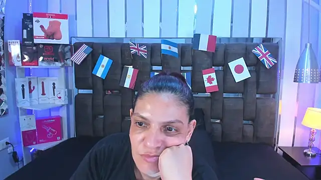 Snapshot of KatteMoss chatting on 06.14.26 KatteMoss online show from 06.14.26