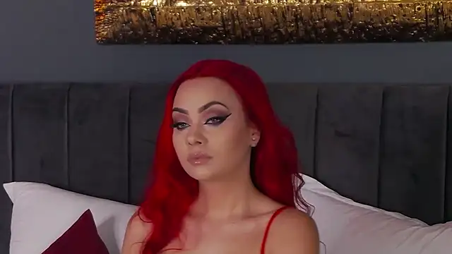 Snapshot of Emmelyn chatting on 11.25.25 Emmelyn online show from 11.25.25