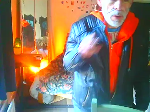 Snapshot of DaddyQuimHot chatting on 12.03.24 DaddyQuimHot online show from 12.03.24