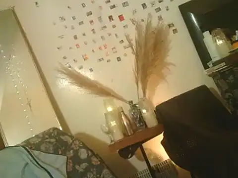 Snapshot of DaddyQuimHot chatting on 12.21.24 DaddyQuimHot online show from 12.21.24