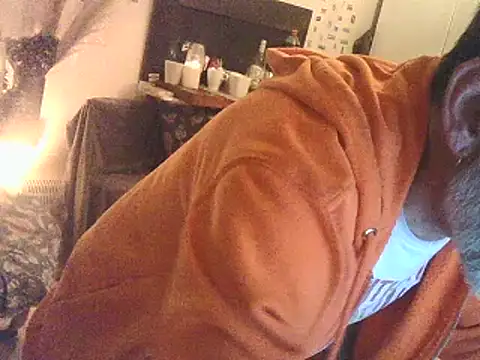 Snapshot of DaddyQuimHot chatting on 12.27.24 DaddyQuimHot online show from 12.27.24