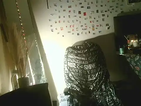 Snapshot of DaddyQuimHot chatting on 02.18.25 DaddyQuimHot online show from 02.18.25