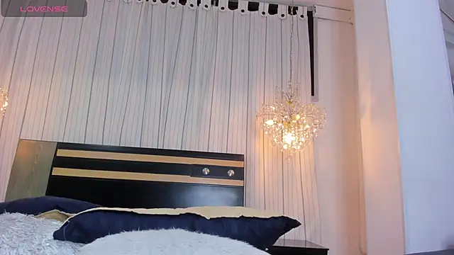 Snapshot of DahianaLincoln chatting on 01.28.25 DahianaLincoln online show from 01.28.25