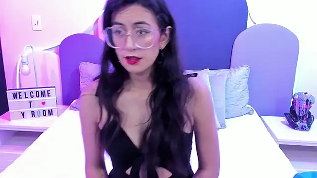 SophieGomez22 online show from 02.05.25