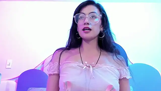 SophieGomez22 online show from 02.05.25