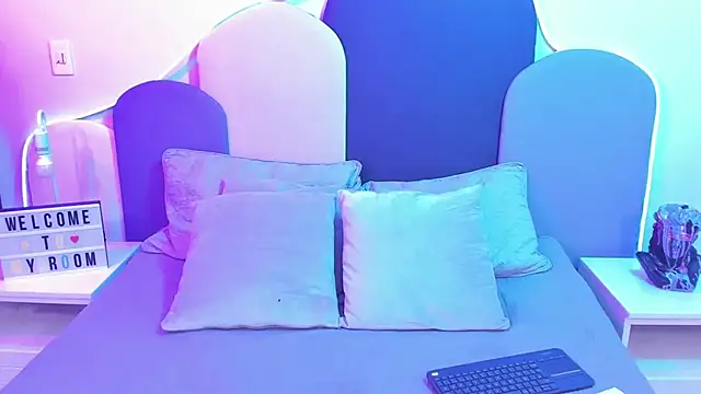 SophieGomez22 online show from 02.07.25