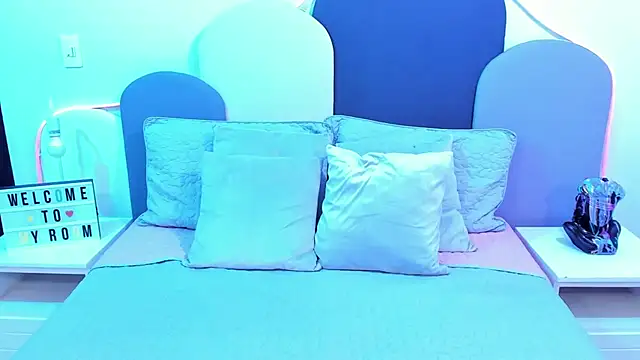 SophieGomez22 online show from 03.14.25