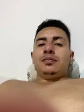 Snapshot of DanielGomez9 chatting on 12.12.24 DanielGomez9 online show from 12.12.24