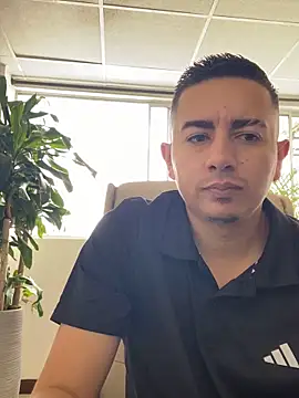 Snapshot of DanielGomez9 chatting on 12.25.24 DanielGomez9 online show from 12.25.24