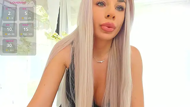 Snapshot of Russian_Ava chatting on 10.24.25 Russian Ava online show from 10.24.25