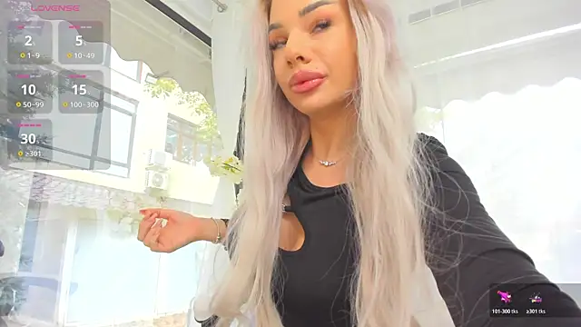 Snapshot of Russian_Ava chatting on 10.27.25 Russian Ava online show from 10.27.25