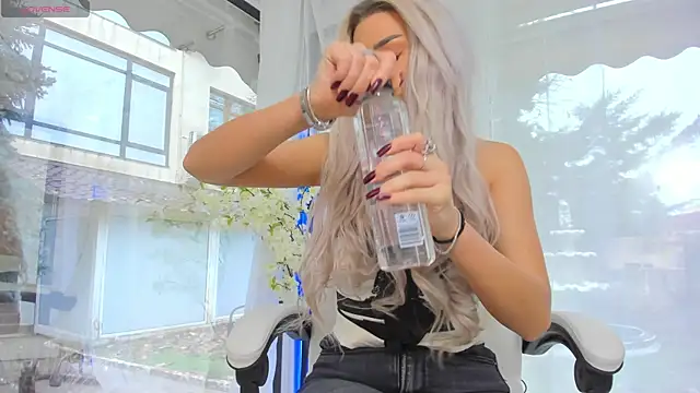 Snapshot of Russian_Ava chatting on 11.19.25 Russian Ava online show from 11.19.25