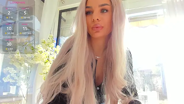 Snapshot of Russian_Ava chatting on 11.22.25 Russian Ava online show from 11.22.25