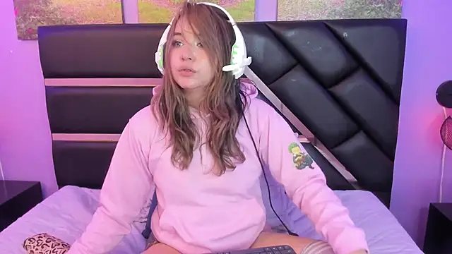 Snapshot of Annie_mone chatting on 03.20.25 Annie mone online show from 03.20.25