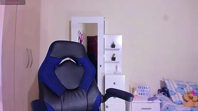 Snapshot of anny_vittar chatting on 02.17.25 anny vittar online show from 02.17.25