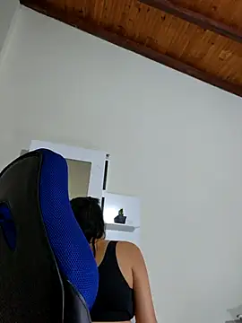 Snapshot of anny_vittar chatting on 10.18.25 anny vittar online show from 10.18.25