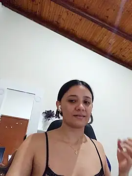 Snapshot of anny_vittar chatting on 11.25.25 anny vittar online show from 11.25.25